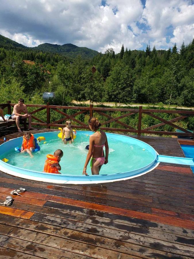 Hotel Edelweiss Carpathians Myhowe Exterior foto
