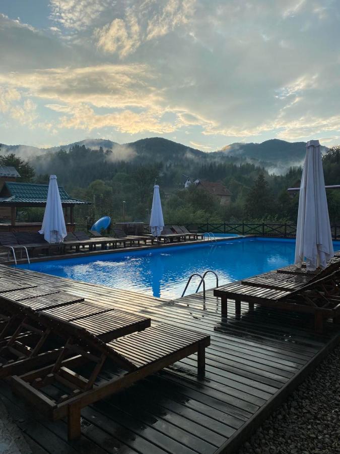 Hotel Edelweiss Carpathians Myhowe Exterior foto